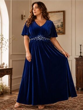 BloomChic Velvet Celestial Embroidery Shirred Maxi Dress Size 14/16 NWT